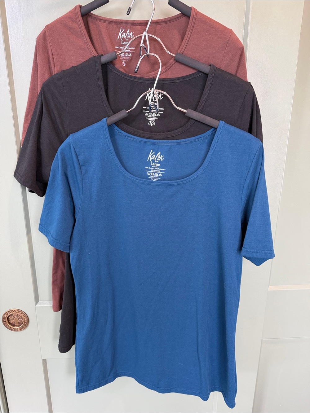 Bundle of 3 Kalon Women’s Scoop Neck Tees - Size Large